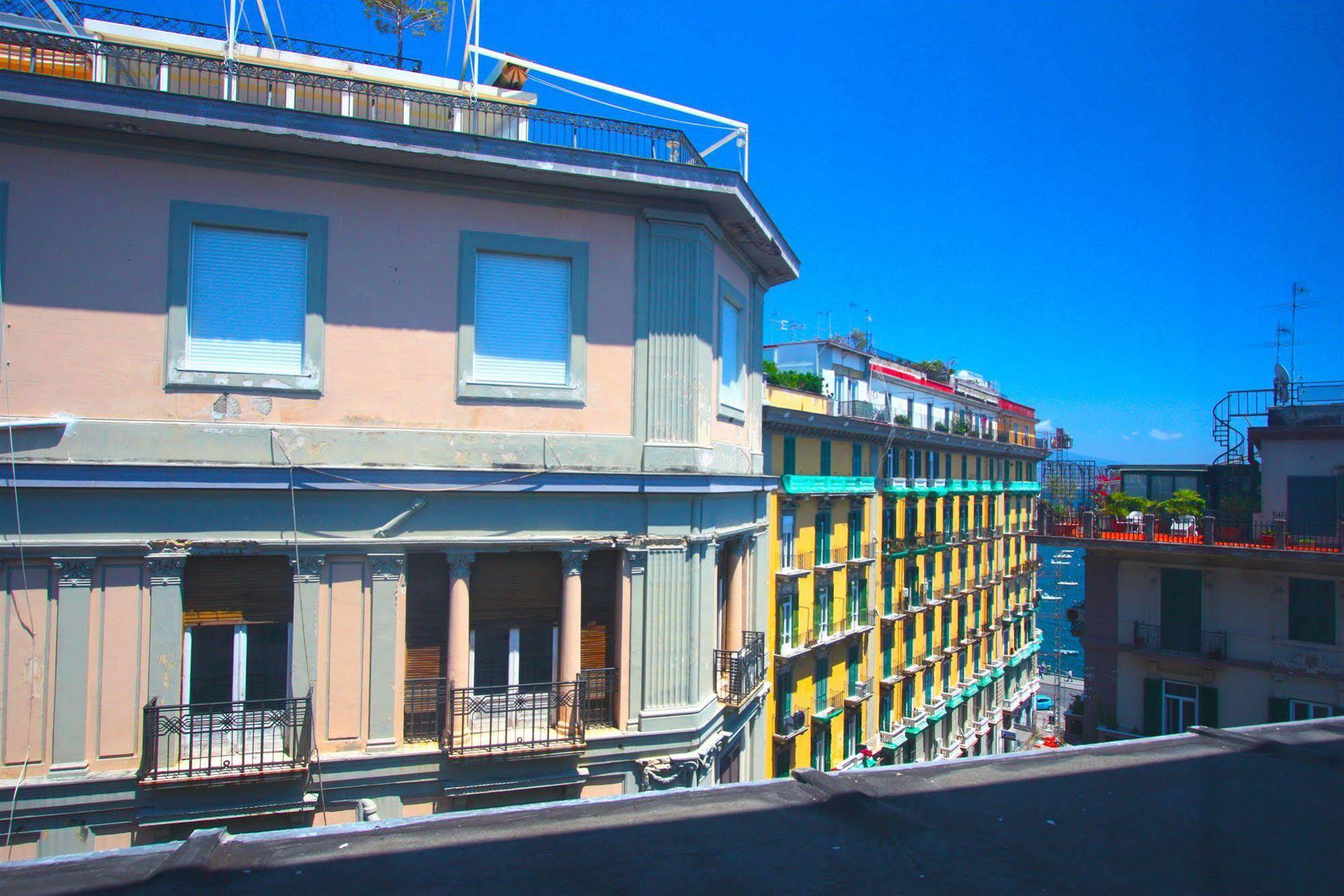 Megaride Santa Lucia 3* Napels